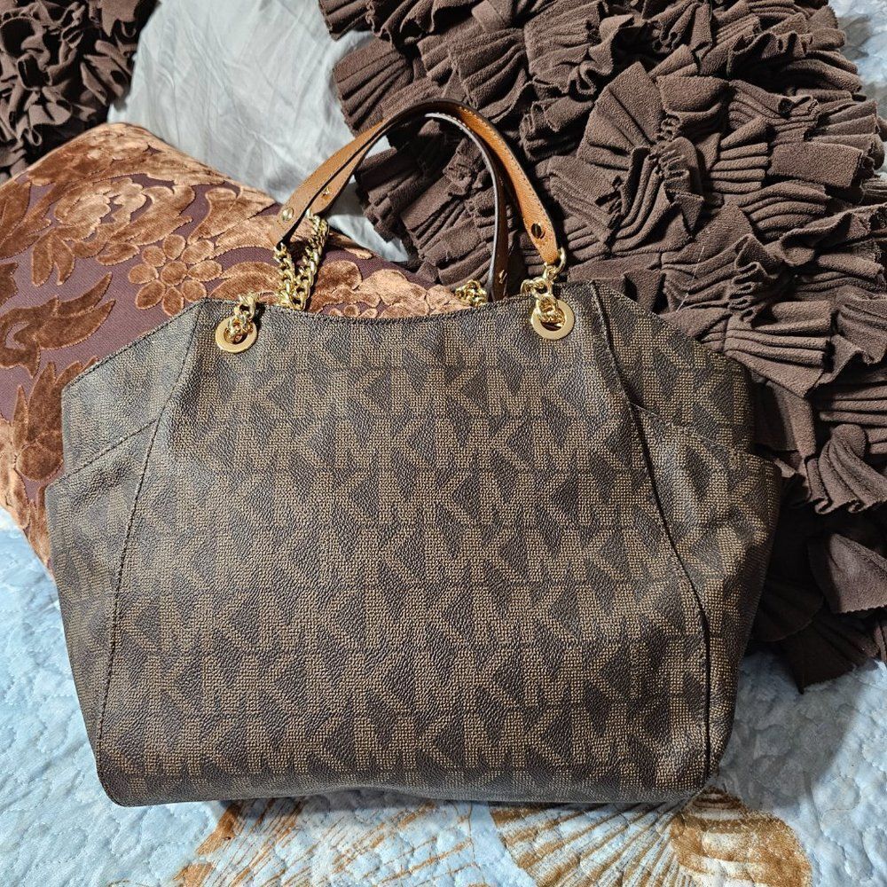 Michael Kors Jet Set Chain Tote Purse - Picture 2 of 9